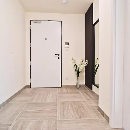 Sunny Apartment In Smichov, Prague 5 Exterior photo