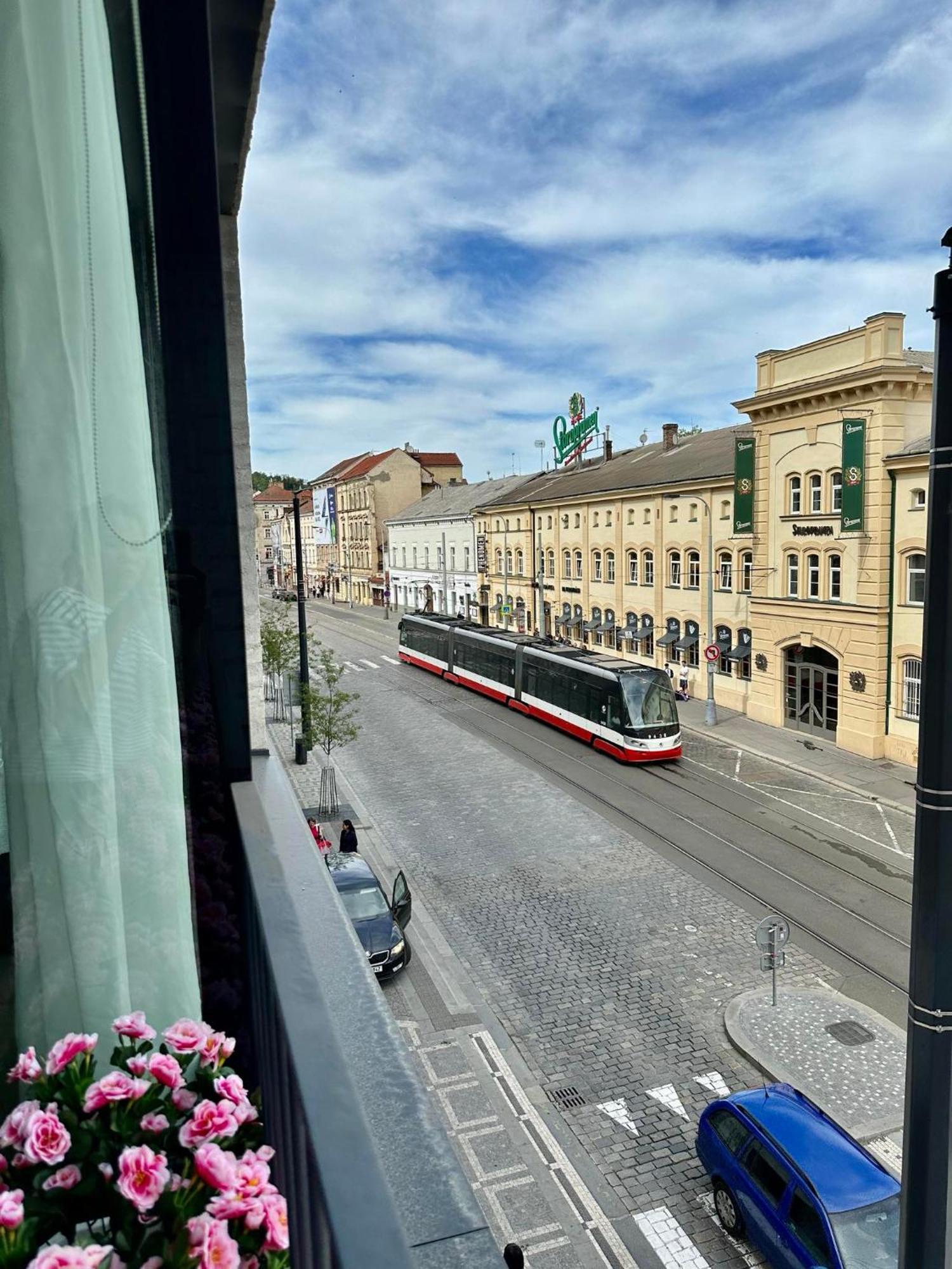 Sunny In Smichov, 5 Appartement Prague
